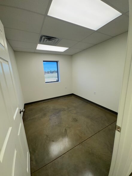 More Photos Of 107 Aerosmith Dr, Richland Light Distribution For Lease