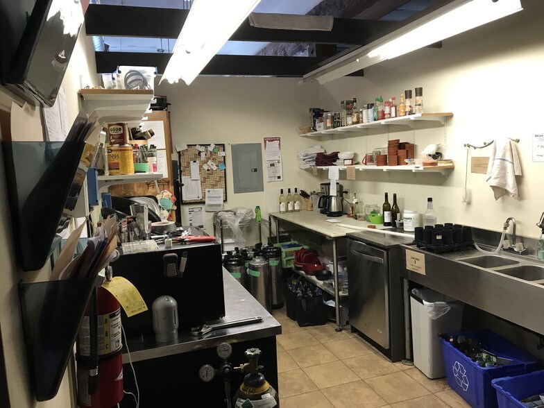 More Photos Of 13 Railroad St, Hood River Winery Vineyard For Lease