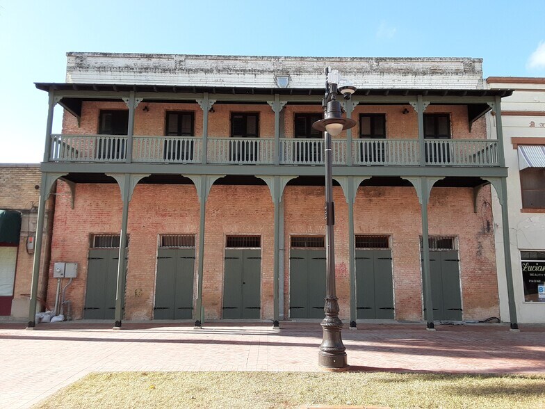 More Photos Of 1115 E Washington St, Brownsville General Retail For Sale