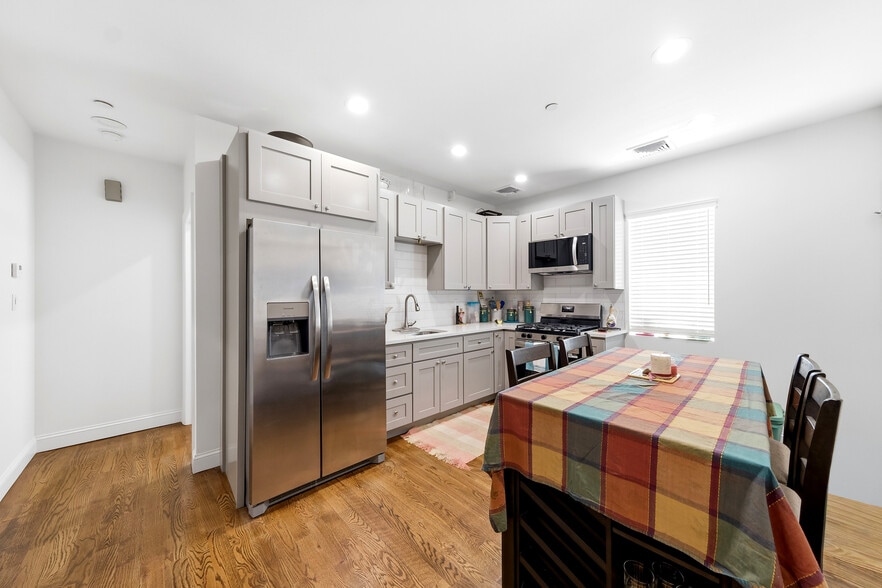 More Photos Of 272 Broadway, Bethpage General Retail For Sale