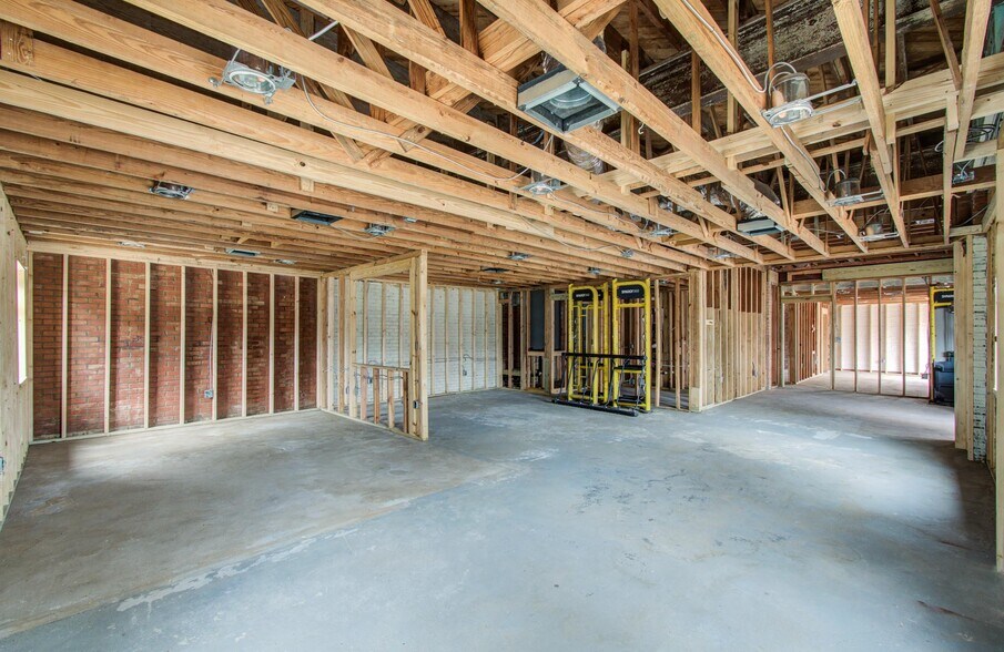 More Photos Of 401 E Main St, Eagle Lake Restaurant For Sale