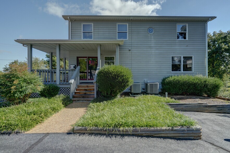 More Photos Of 2704 Lake Monticello Rd, Palmyra Office For Sale