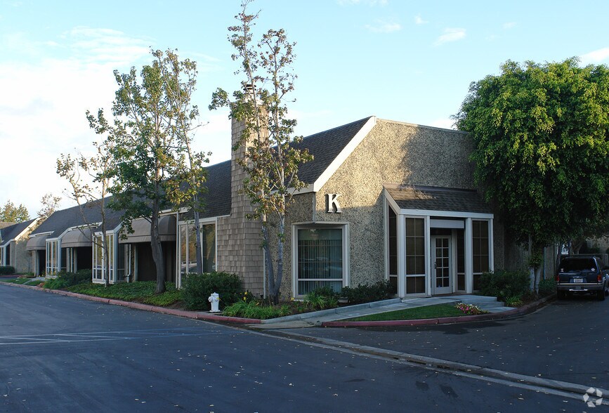 More Photos Of 151 Kalmus Dr, Costa Mesa Light Manufacturing For Lease