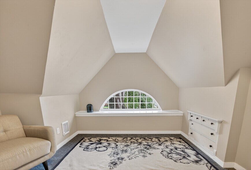 More Photos Of 1310 Ellsworth St, Bellingham Multifamily For Sale