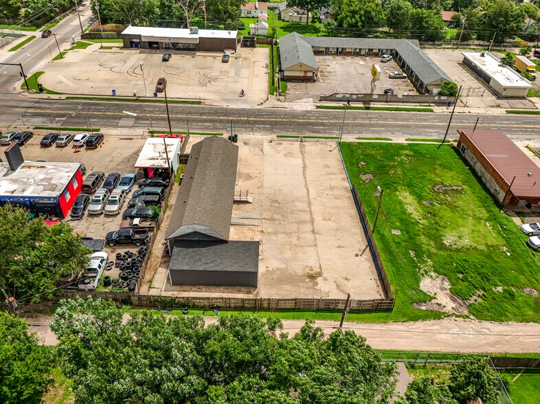 More Photos Of 2013 S Broadway St, Wichita Auto Dealership For Sale
