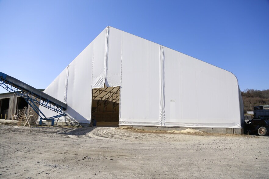 More Photos Of 255 S Plant St, Morgantown Distribution For Lease