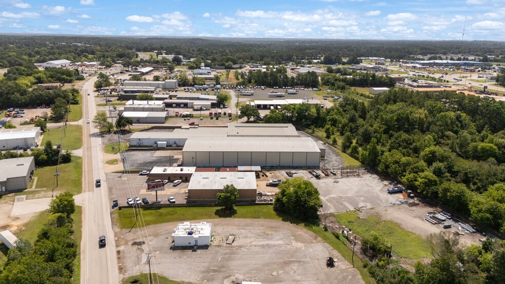 More Photos Of 2307 E Erwin St, Tyler Manufacturing For Lease