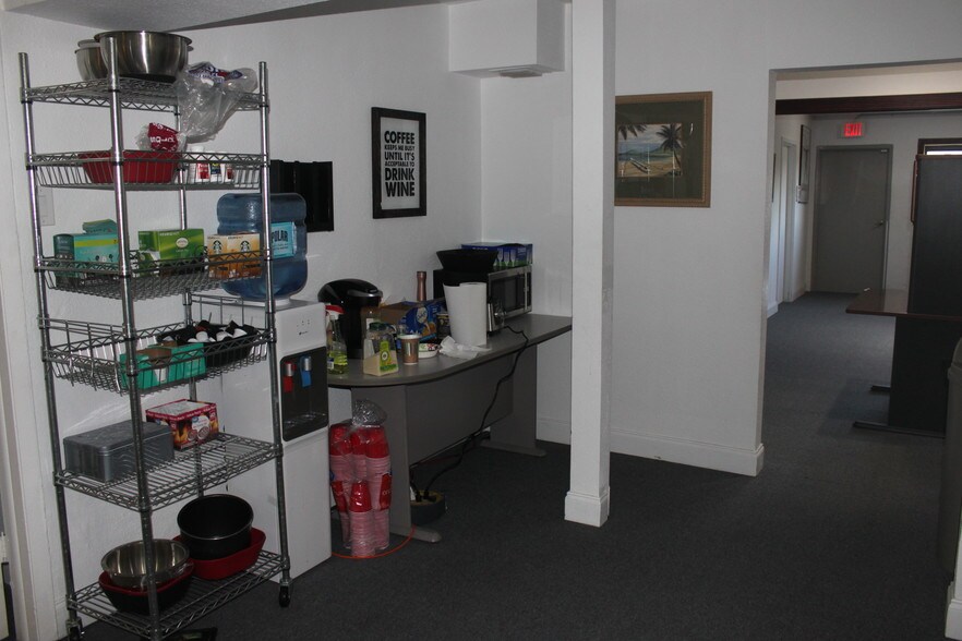 More Photos Of 2475 Hollywood Blvd, Hollywood Office For Lease