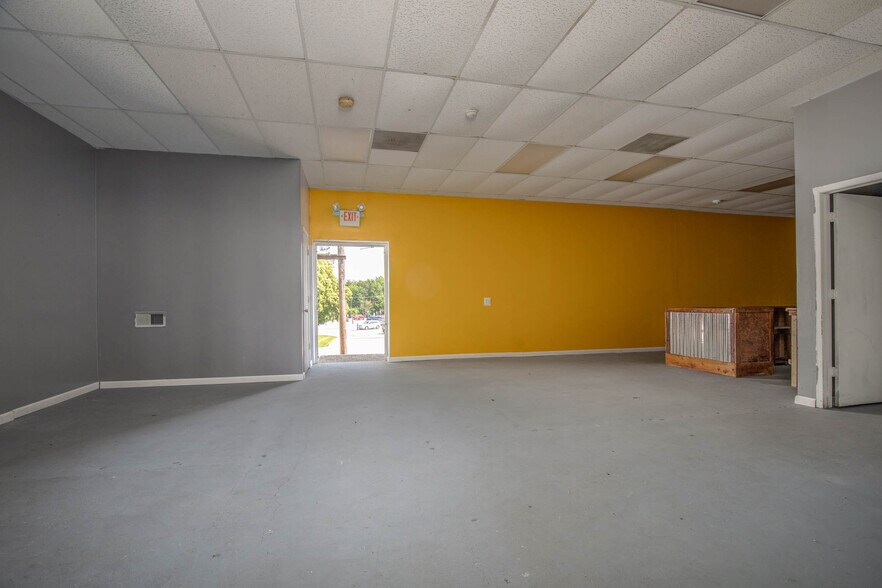 More Photos Of 500-518 W Delmar Ave, Godfrey Unknown For Lease