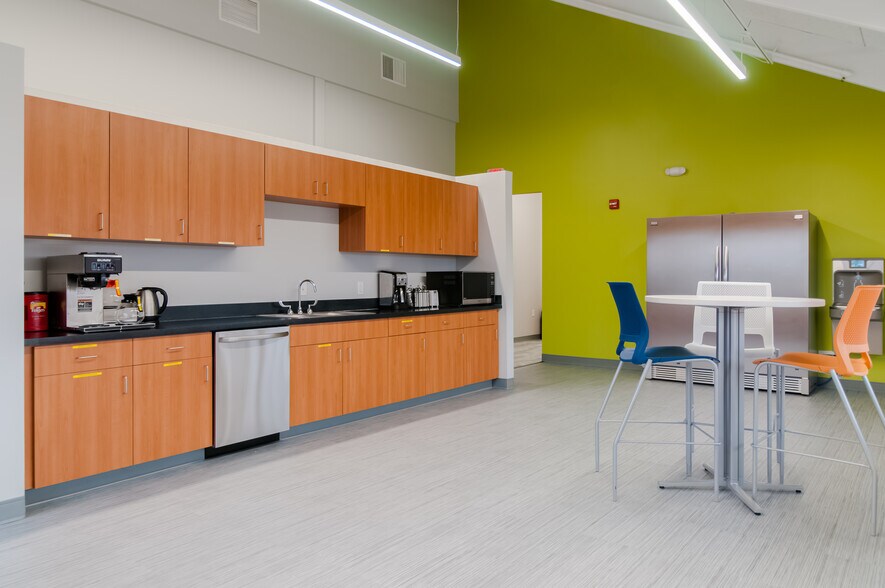 More Photos Of 15755 N Pointe Blvd, Noblesville Medical For Sale