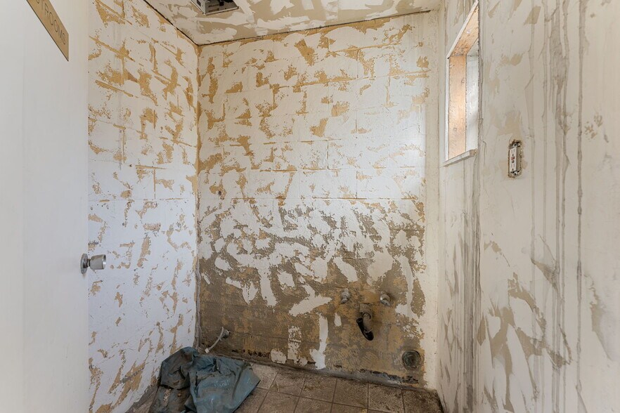 More Photos Of 1342 W Industrial Rd, Cedar City Warehouse For Lease