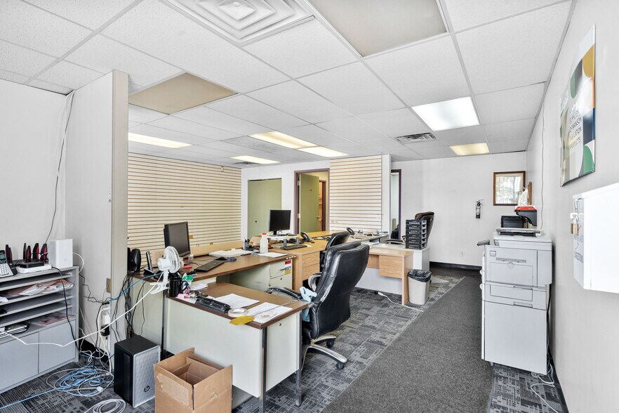 More Photos Of 2660-2678 Lancaster Rd, Ottawa Warehouse For Sale