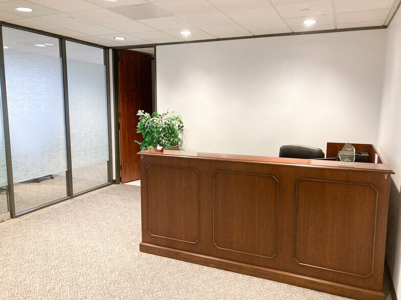 More Photos Of 1 Sugar Creek Center Blvd, Sugar Land Office For Lease