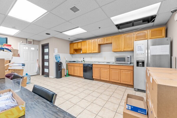 More Photos Of 100 W Pond Rd, Perth Amboy Office For Lease