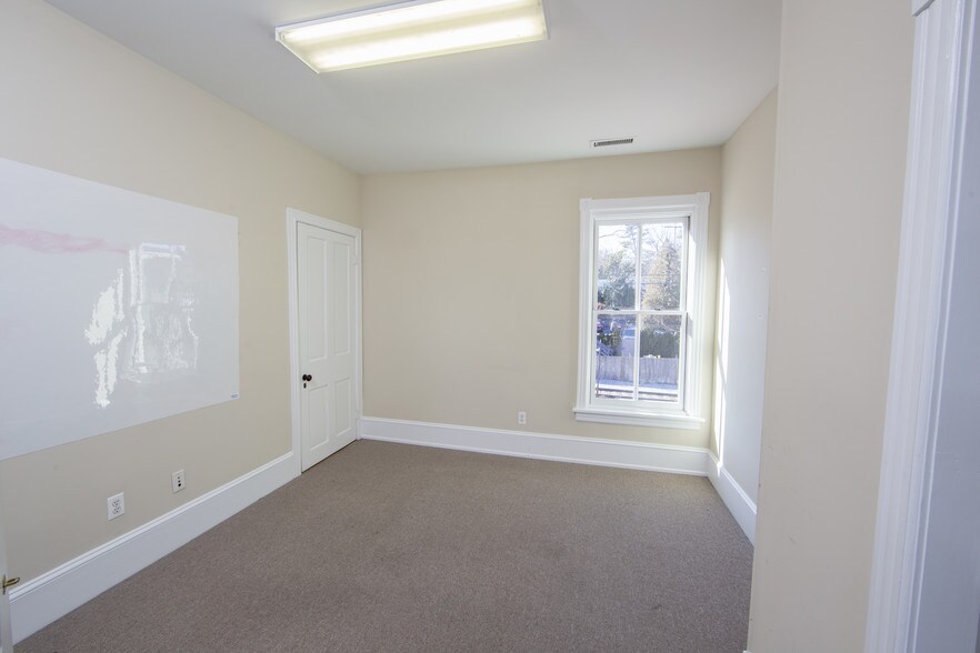 More Photos Of 30 W Bridge St, New Hope Freestanding For Lease