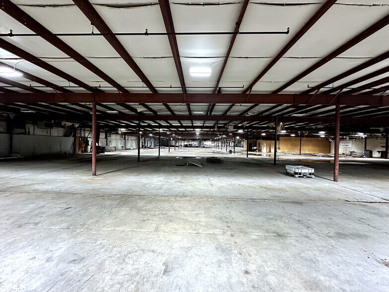 More Photos Of 701 W Central Ave, Warren Warehouse For Lease