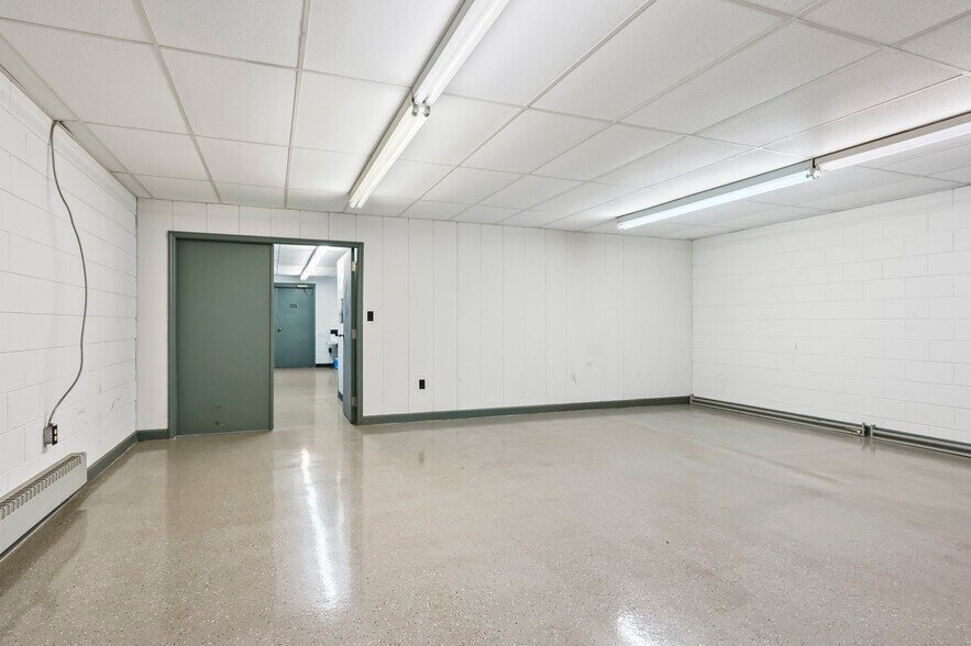 More Photos Of 161 S Walnut Cir, Greensboro Warehouse For Sale