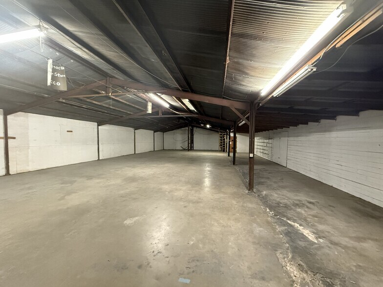 More Photos Of 807 Mcphaul St, Austin Warehouse For Sale