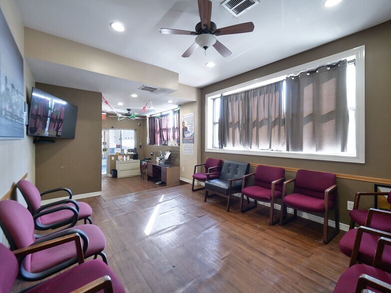 More Photos Of 5000 W Cermak Rd, Cicero Auto Repair For Sale