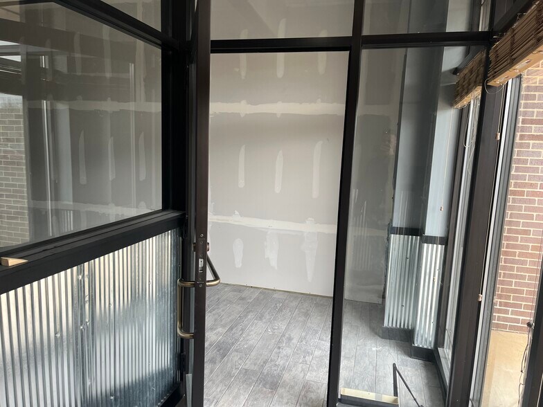 More Photos Of 6220 Nesbitt Rd, Fitchburg Storefront For Lease