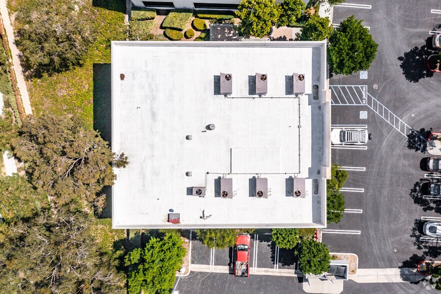 More Photos Of 25 Orchard Rd, Lake Forest Office For Lease