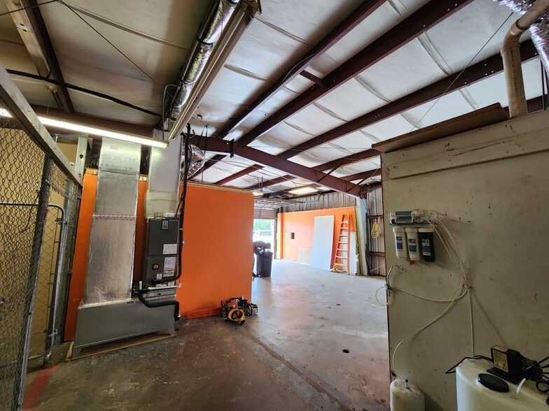 More Photos Of 17910 41 Hwy N, Lutz Industrial For Lease