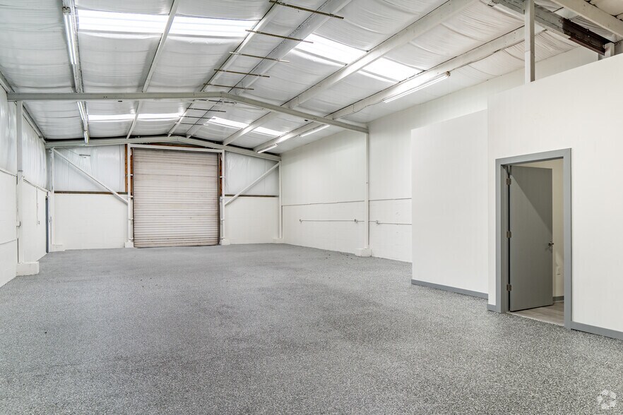 More Photos Of 4455 Ulmerton Rd, Clearwater Warehouse For Lease