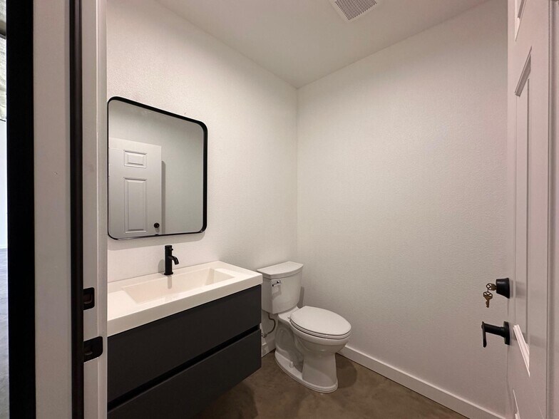 More Photos Of 4916 Fairview Road Unit #103, Millsap Industrial For Lease