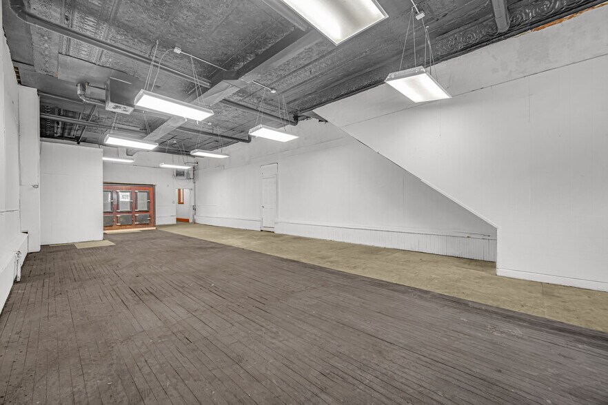 More Photos Of 701 Meeker Ave, Joliet Flex For Sale