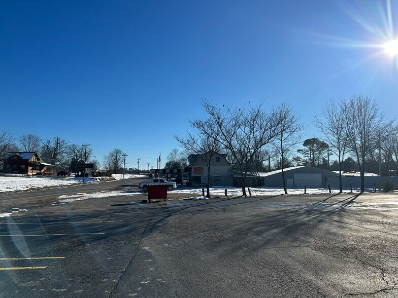 More Photos Of 302 N Main St, Melbourne Hotel For Sale