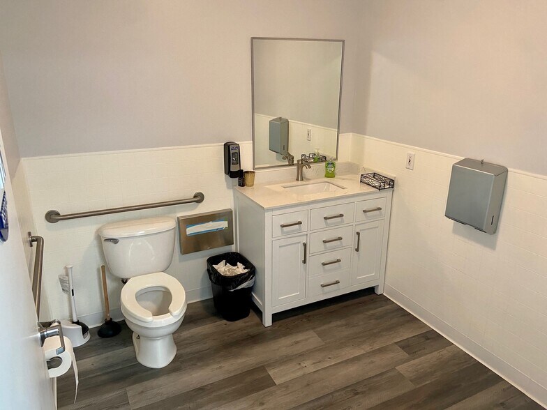 More Photos Of 28303-28319 W Industry Dr, Valencia Warehouse For Lease