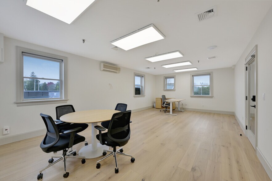 More Photos Of 53-55 Newtown Ln, East Hampton Storefront Retail Residential For Sale
