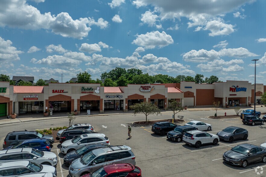 More Photos Of 2189 75th St, Darien Unknown For Lease