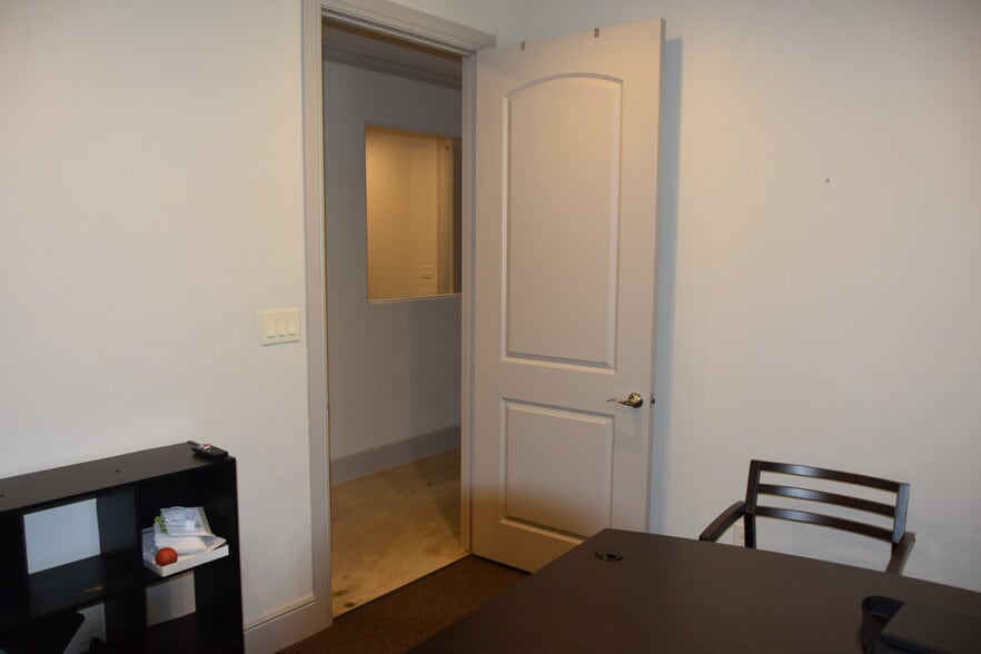 More Photos Of 414 N Main St, Grapevine Loft Creative Space For Lease