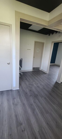 More Photos Of 480-490 Route 17, Paramus Restaurant For Lease