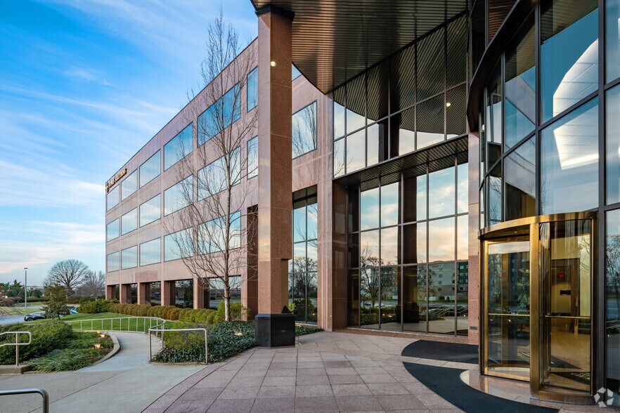 More Photos Of 101 Bullitt Ln, Louisville Office For Sale