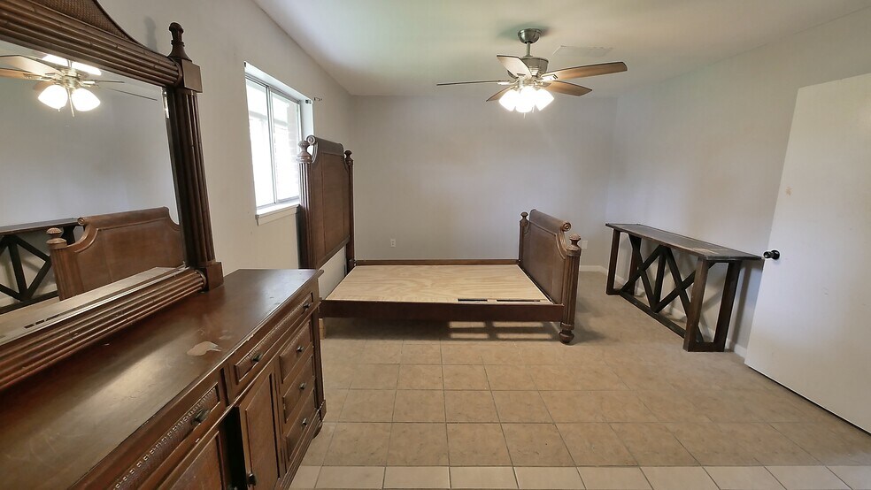 More Photos Of 7115 Satsuma Dr, Houston Unknown For Lease