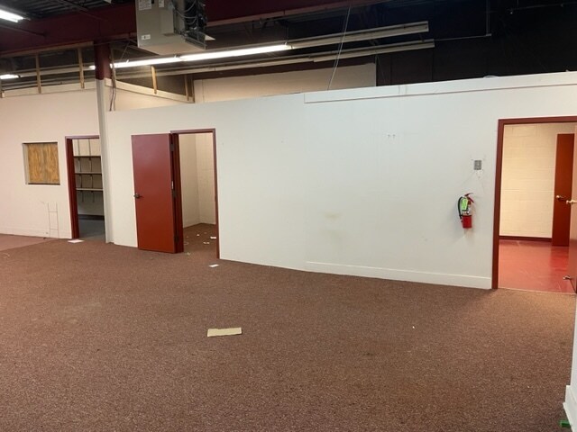 More Photos Of 2515-2555 Veterans Dr, Posen Light Distribution For Lease