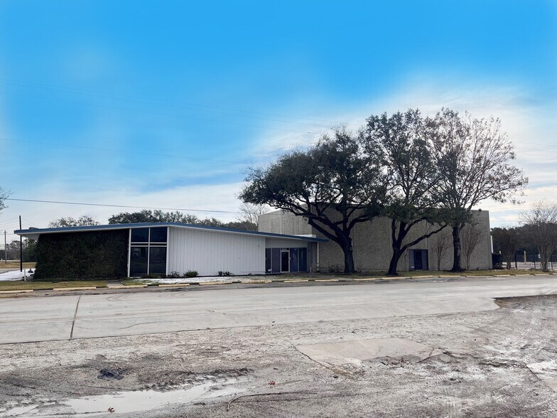 Primary Photo Of 626 N 16th St, La Porte Warehouse For Sale