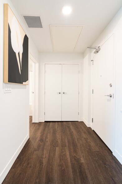 More Photos Of 233 Kennedy St, Winnipeg Apartments For Lease