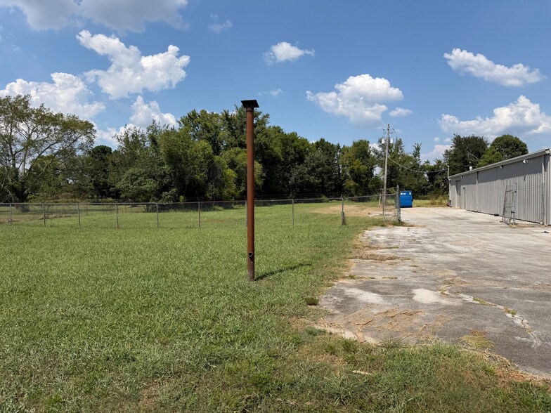 More Photos Of 2042 Fisher St, Huntsville Warehouse For Lease