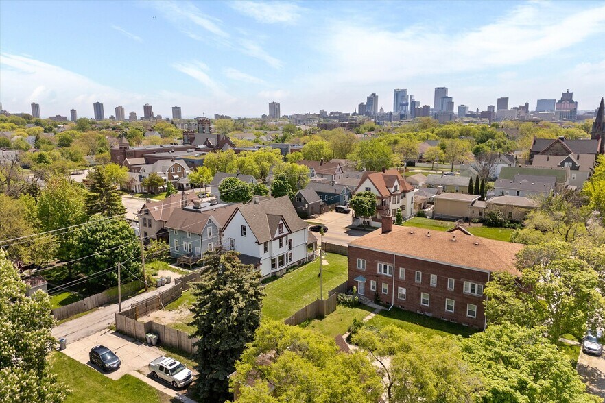 More Photos Of 124 W North Ave, Milwaukee Daycare Center For Sale