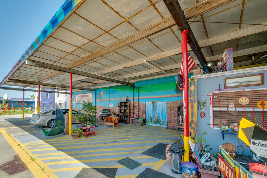 More Photos Of 117-137 Hughlett Ave, Cocoa General Retail For Sale