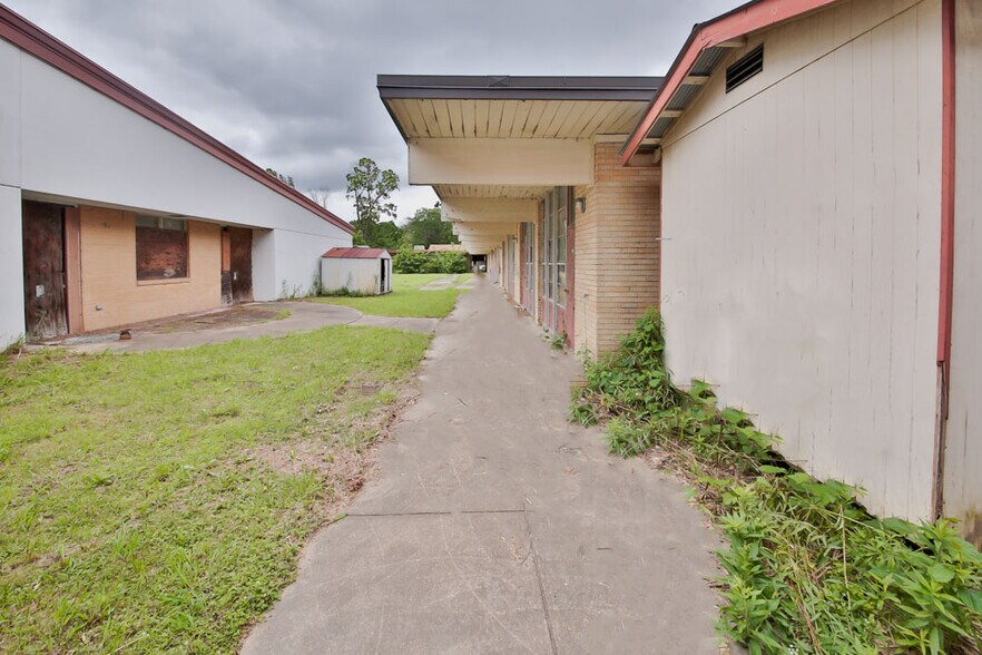 More Photos Of 805 Cleburne, West Helena Self Storage For Sale