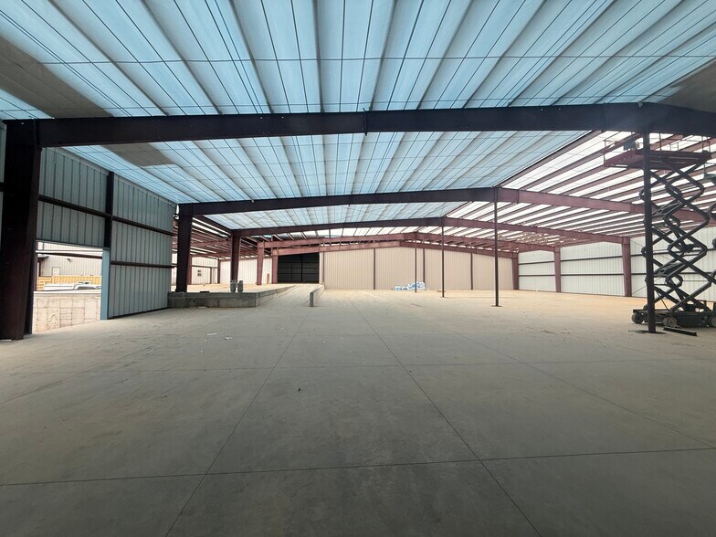 More Photos Of 610 W Nursery Rd, Rogers Industrial For Lease