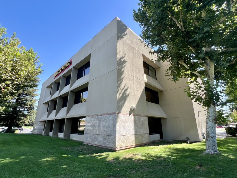 Primary Photo Of 5401 California Ave, Bakersfield Office For Lease