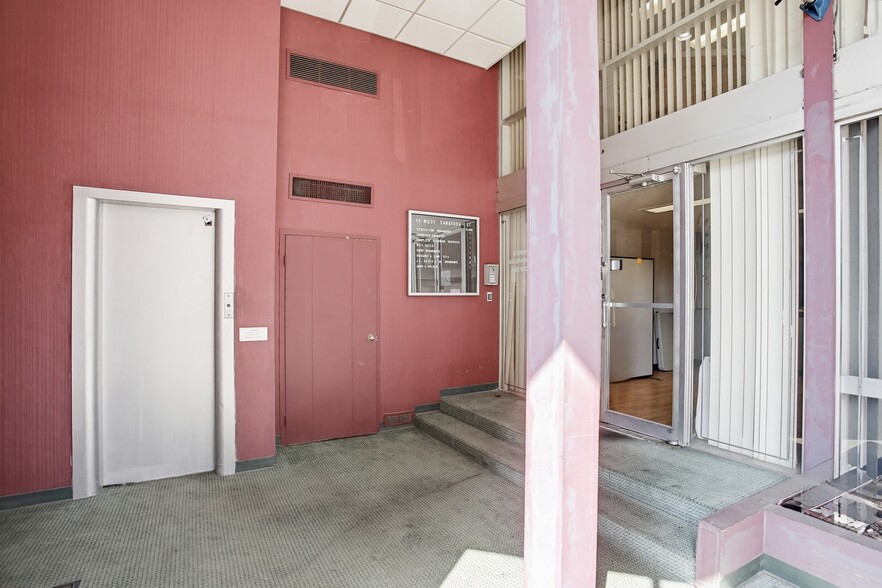 More Photos Of 14 W Saratoga St, Baltimore Office For Sale