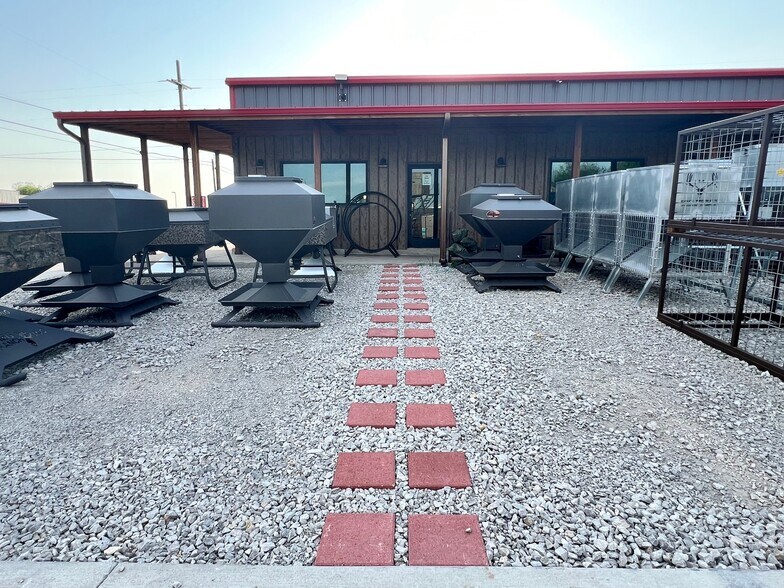 More Photos Of 401 E Central Ave, Comanche Storefront For Sale