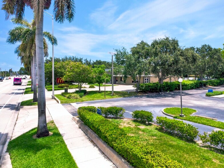 More Photos Of 4820 N Federal Hwy, Lighthouse Point Bank For Sale