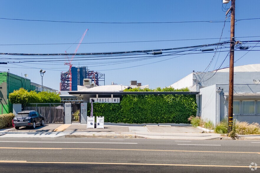 More Photos Of 5877 Obama Blvd, Los Angeles Loft Creative Space For Lease